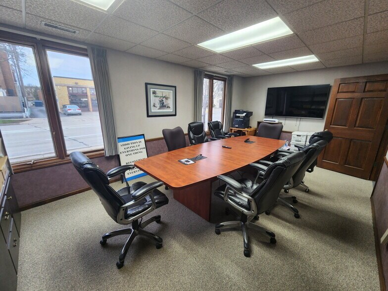 Primary Photo Of 105-107 S Madison St, Green Bay Office For Lease