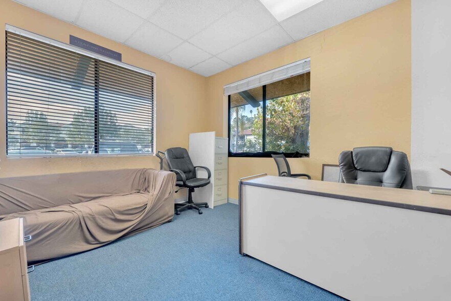 More Photos Of 22231 Mulholland Hwy, Calabasas Office For Lease