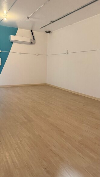 More Photos Of 148 W 32nd St, Los Angeles Land For Lease