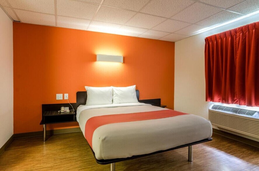 More Photos Of 4817 S Lincoln Ave, York Hotel For Sale