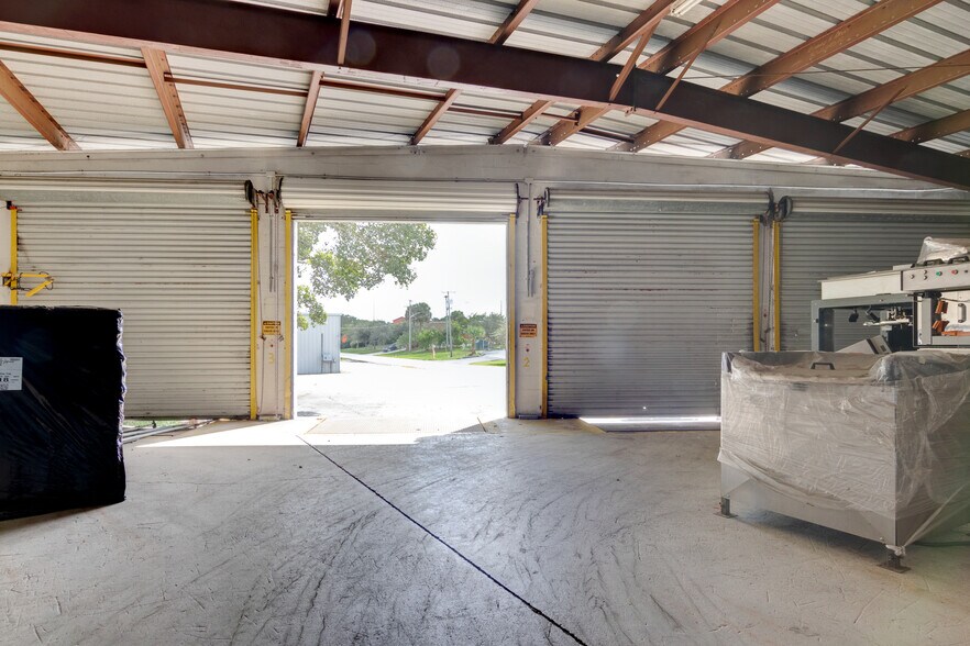 More Photos Of 2130 N Old Dixie Hwy, Fort Pierce Warehouse For Sale