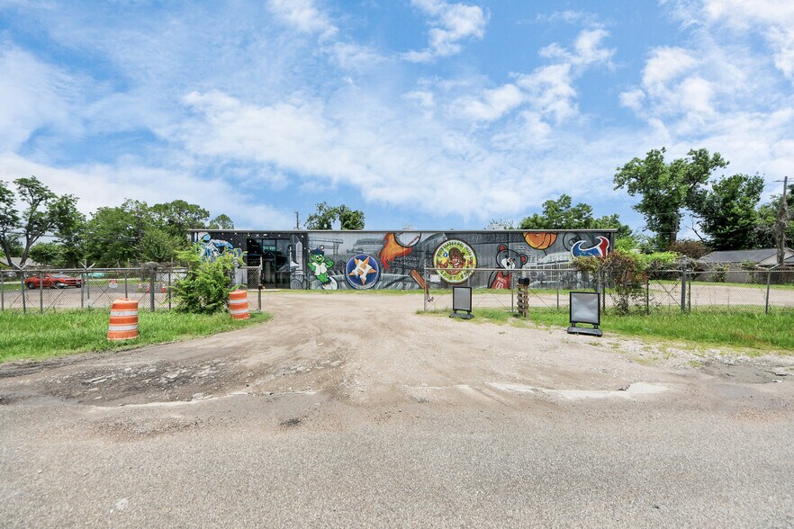 More Photos Of 11730 Aldine Westfield Rd, Houston Warehouse For Sale