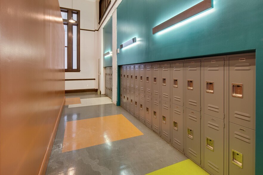 More Photos Of 62 N Main St, Memphis Apartments For Lease