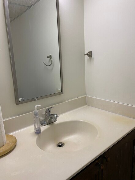 More Photos Of 9300-9306 Old Keene Mill Rd, Burke Loft Creative Space For Lease