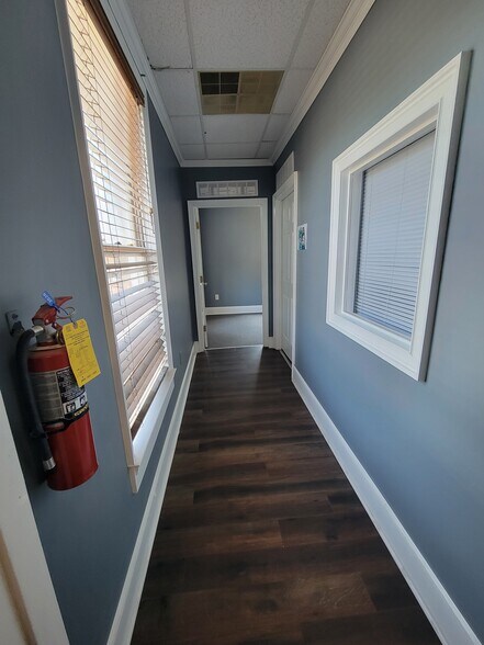 More Photos Of 115 Sycamore Dr, Athens Office For Sale