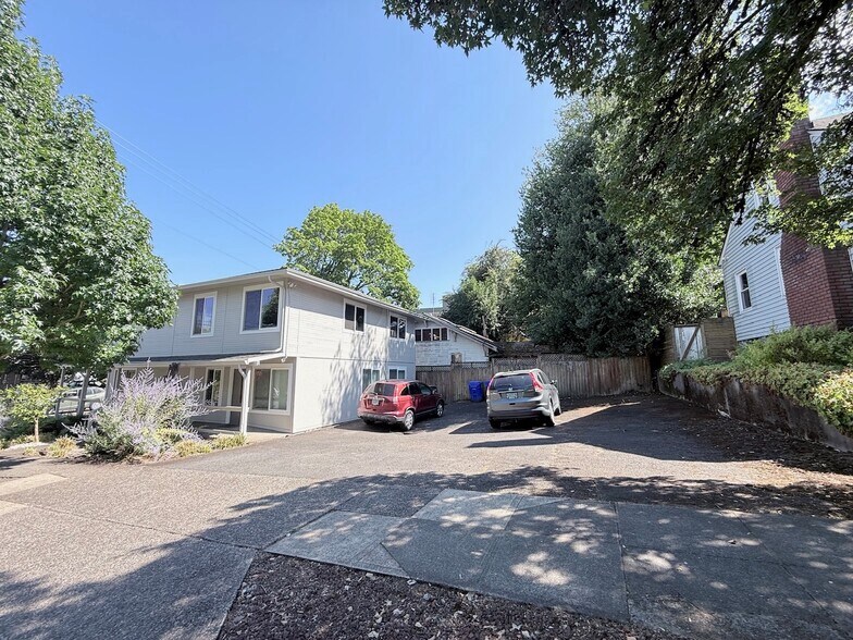 More Photos Of 3501-3511 SE Milwaukie Ave, Portland Office For Sale