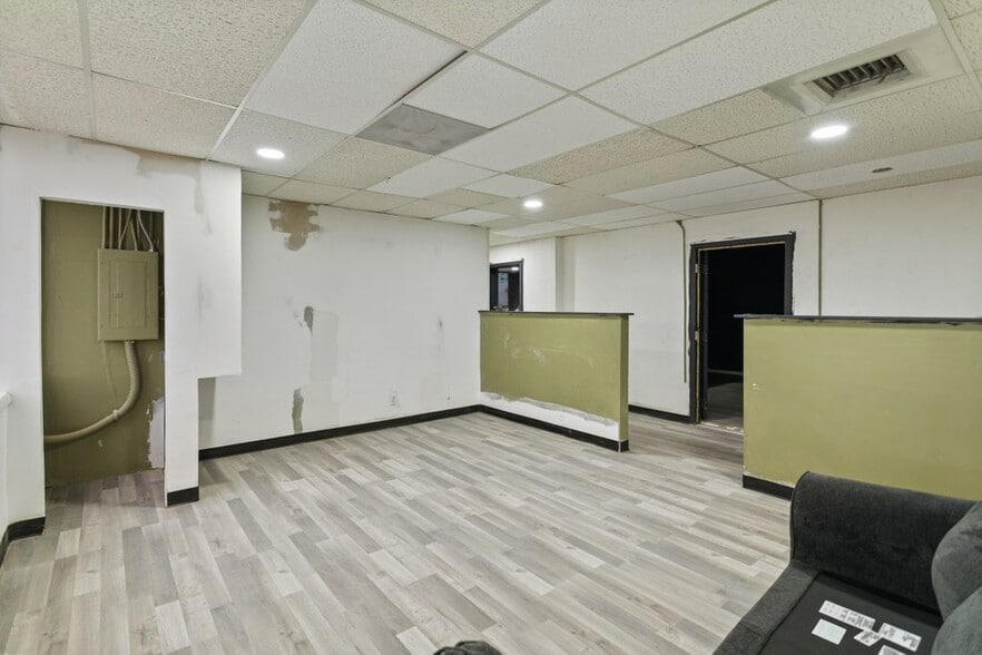 More Photos Of 327-345 E Bay St, Jacksonville Storefront Retail Office For Lease