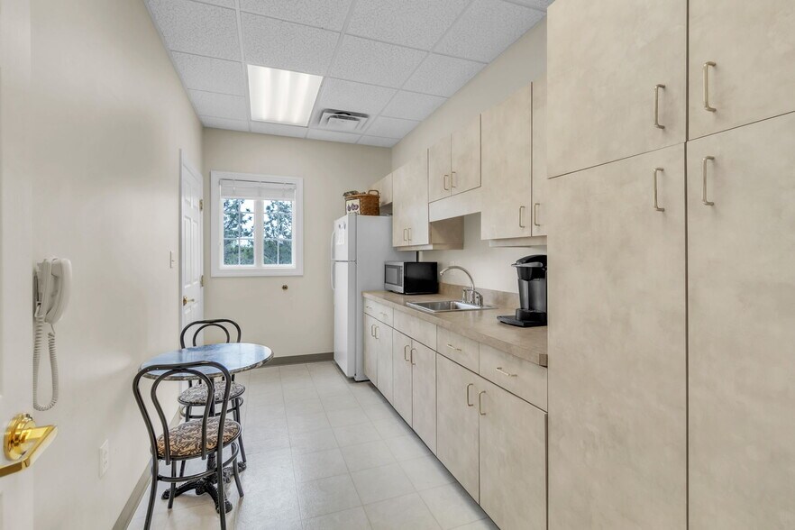 More Photos Of 2035 Valleygate Dr, Fayetteville Medical For Sale