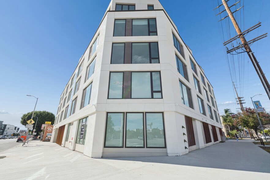 More Photos Of 11701 Santa Monica Blvd, Los Angeles Apartments For Lease