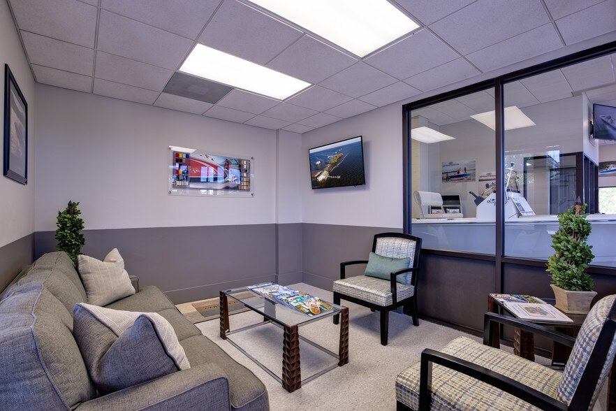 More Photos Of 2625 Davis Blvd, Naples Auto Dealership For Sale