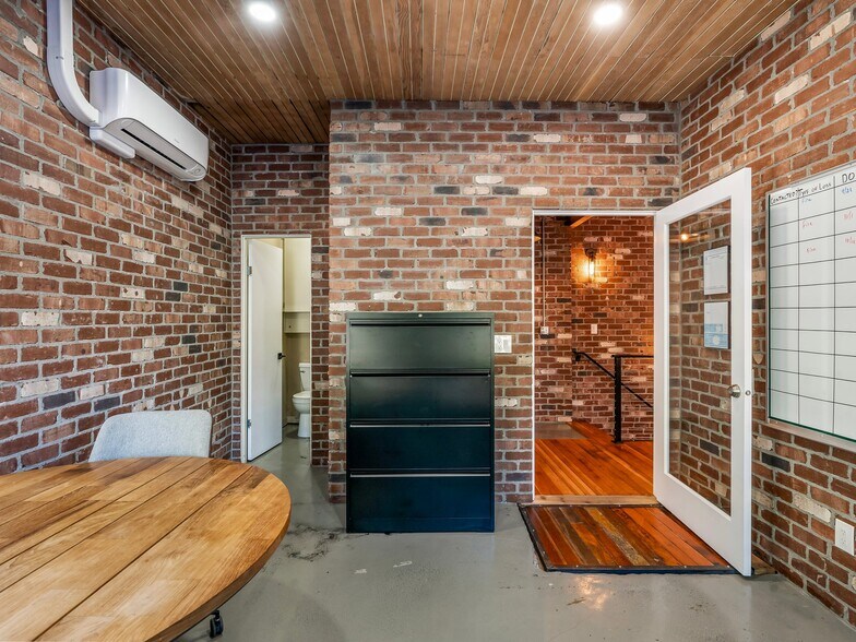 More Photos Of 2917 Washington St, Vancouver Storefront Retail Office For Sale