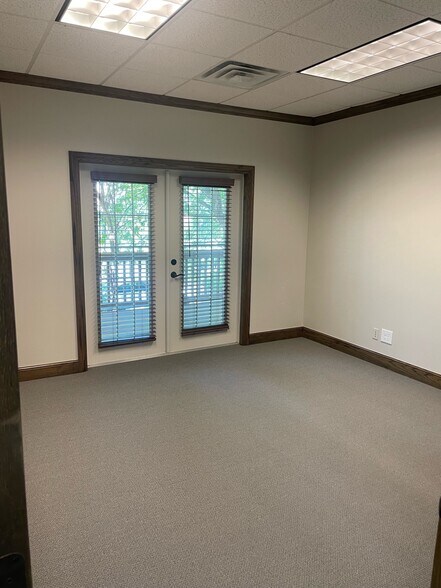 More Photos Of 2118 S Atlanta Pl, Tulsa Office For Lease