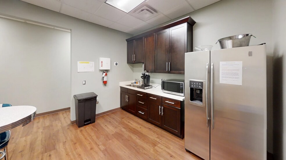 More Photos Of 4636 E McDowell Rd, Phoenix Distribution For Lease