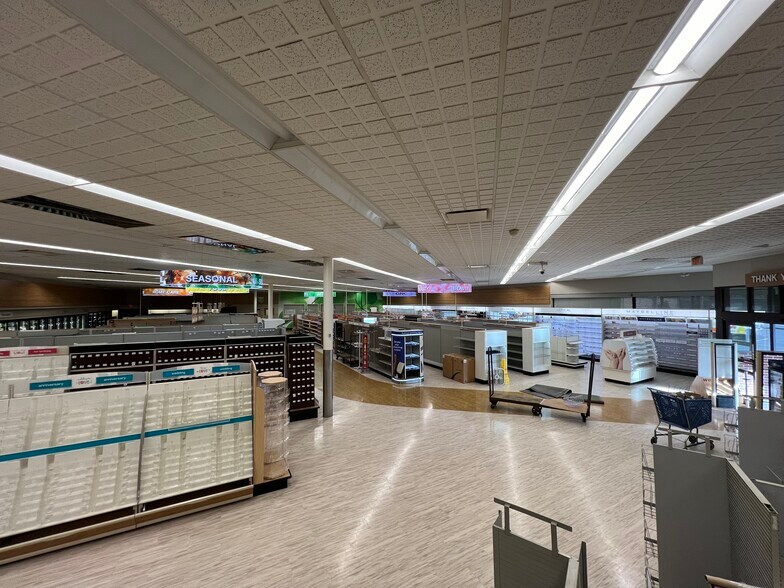 More Photos Of 109 N Whittemore St, Saint Johns Drugstore For Sale