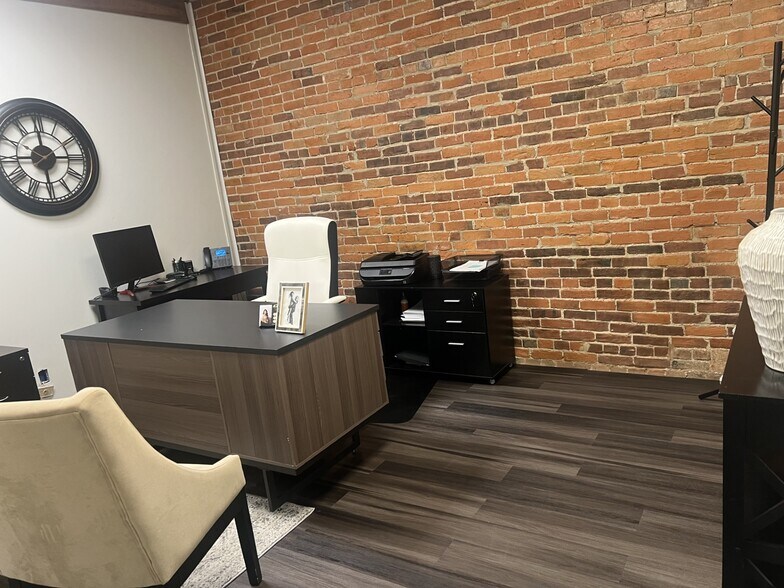 More Photos Of 110 N Cherry St, Olathe Office Residential For Lease