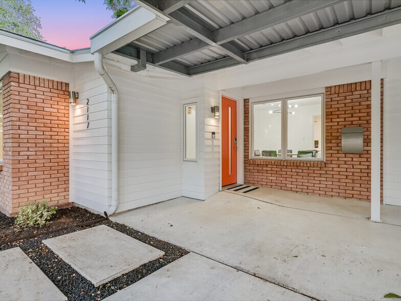 More Photos Of 2117 Shoalmont Dr, Austin Office Residential For Sale