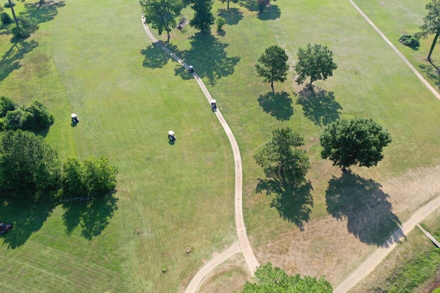 More Photos Of 2130 Country Club Rd, Palestine Golf Course Driving Range For Sale