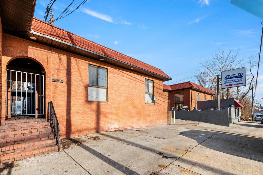 More Photos Of 5091 Umbria St, Philadelphia Manufacturing For Lease