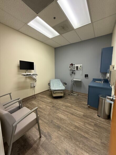 More Photos Of 504-604 E Rosedale St, Fort Worth Unknown For Lease