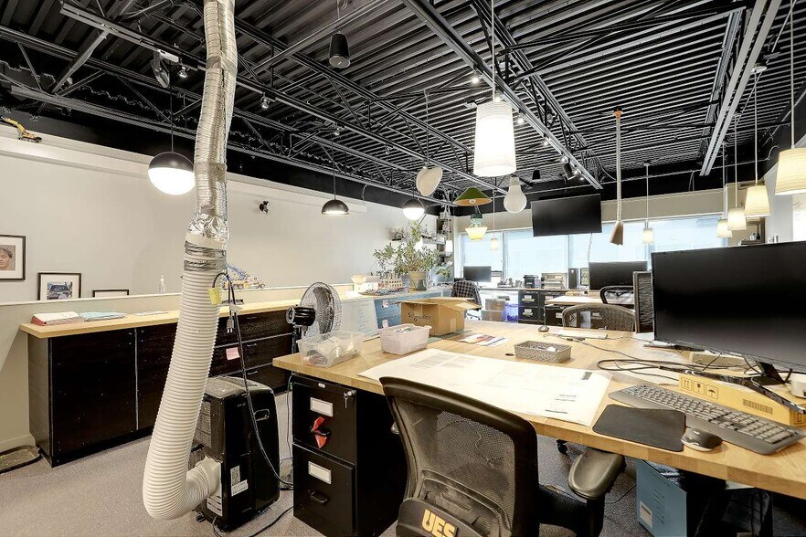 More Photos Of 11980 Hammersmith Way, Richmond Showroom For Sale