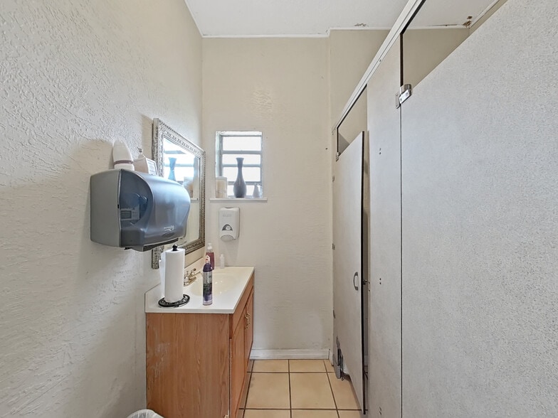 More Photos Of 3201 E Genessee St, Tampa Religious Facility For Sale