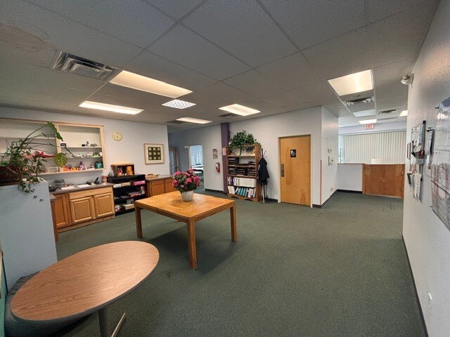 More Photos Of 452 N Switzer Canyon Dr, Flagstaff Showroom For Lease