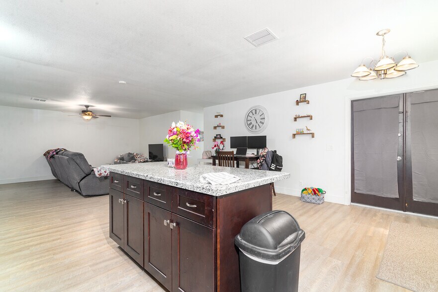 More Photos Of 528 W La Jolla Dr, Tempe Apartments For Sale