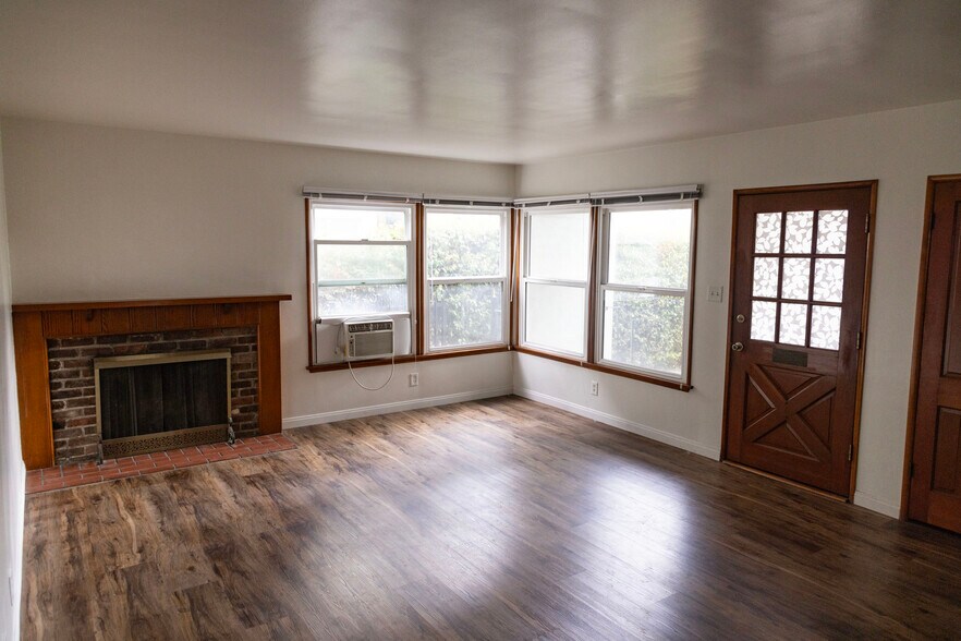 More Photos Of 16011 Victory Blvd, Van Nuys Apartments For Sale