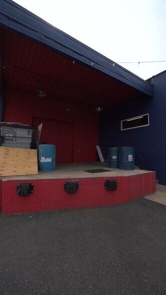 Primary Photo Of 704 Dawn St, Richmond Warehouse For Sale