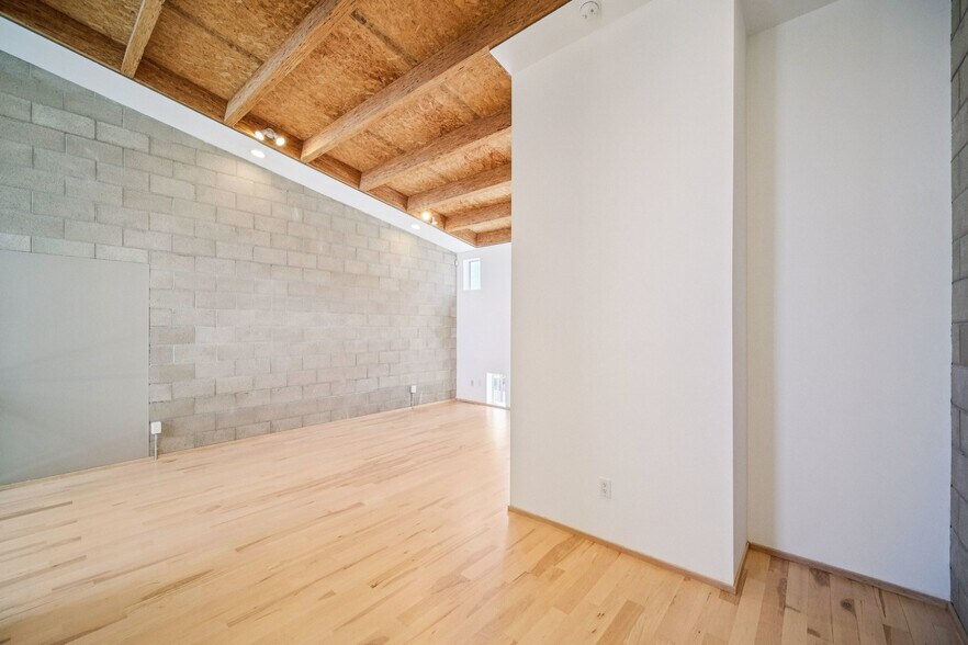 More Photos Of 717 N Highland Ave, Los Angeles Flex For Sale