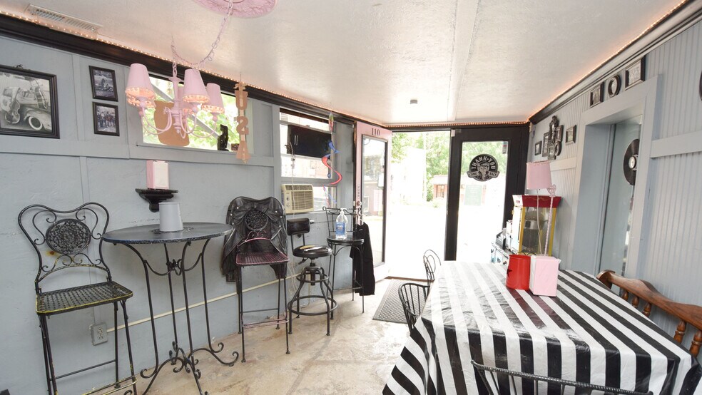 More Photos Of 112 W Main St, Burnsville Flex For Lease