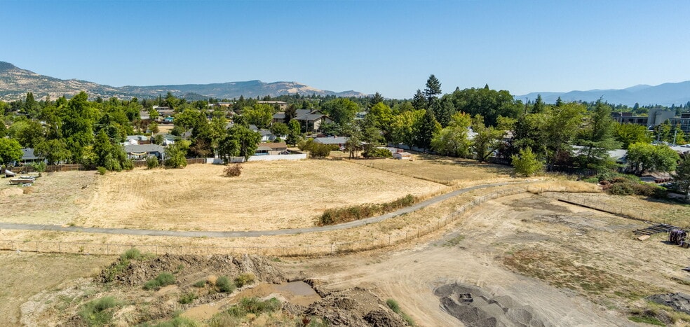 More Photos Of 1215 Covina Ave, Medford Land For Lease