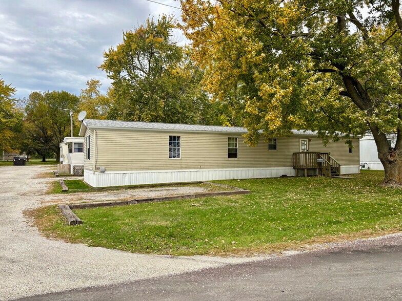 Primary Photo Of 521 S Emmett St, Virden Manufactured Housing Mobile Home Park For Sale