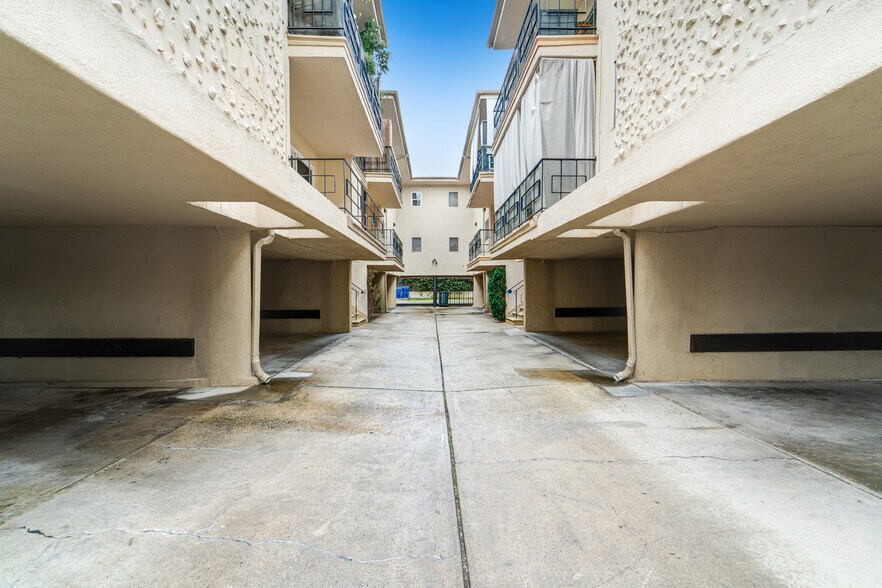 More Photos Of 813-817 Westbourne Dr, West Hollywood Apartments For Sale