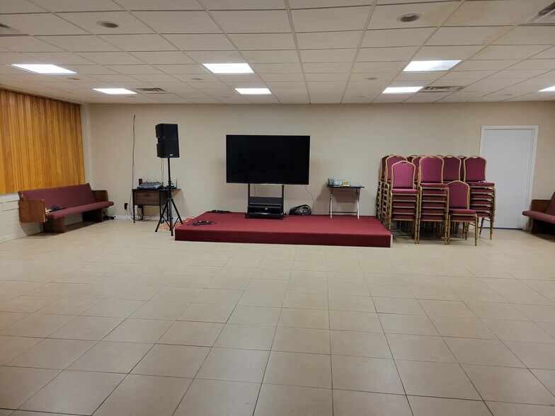 More Photos Of 2915 Broadway Blvd, Garland Religious Facility For Sale