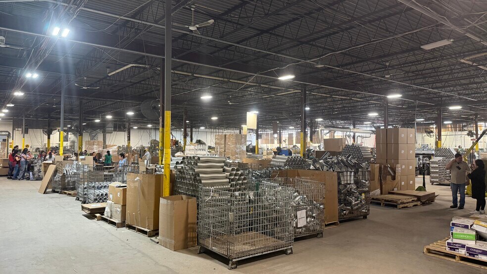 More Photos Of 115 Albany Ave, Amityville Warehouse For Lease