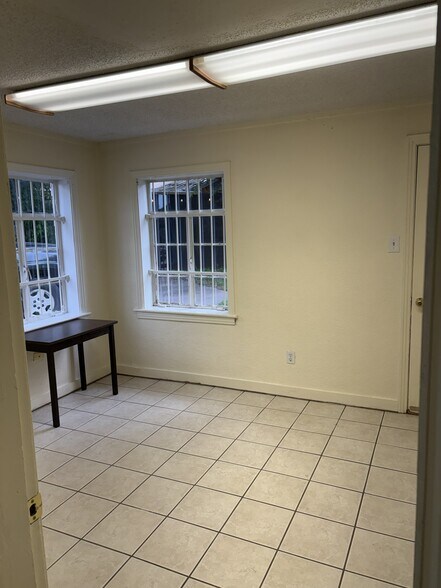 More Photos Of 116 Santa Fe Dr, Weatherford Office For Lease