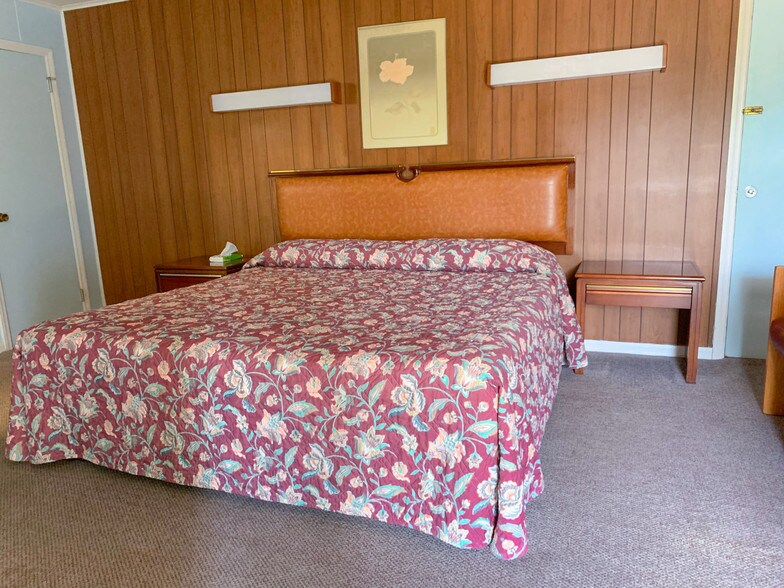 More Photos Of 4100 Albany Post Rd, Hyde Park Hotel For Sale