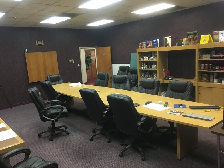 More Photos Of 3600 Regal Blvd, Memphis Showroom For Lease