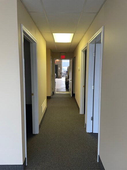 More Photos Of 1902 Campus Pl, Jeffersontown Light Distribution For Lease