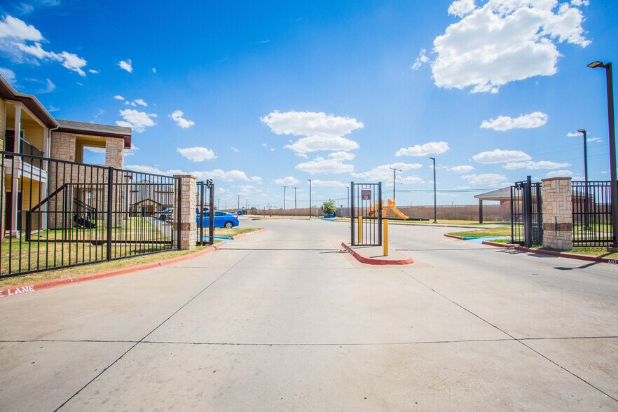 More Photos Of 2627 Oak Dr, Lubbock Apartments For Sale