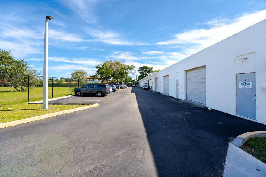 More Photos Of 2413 N Federal Hwy, Delray Beach Storefront Retail Residential For Lease