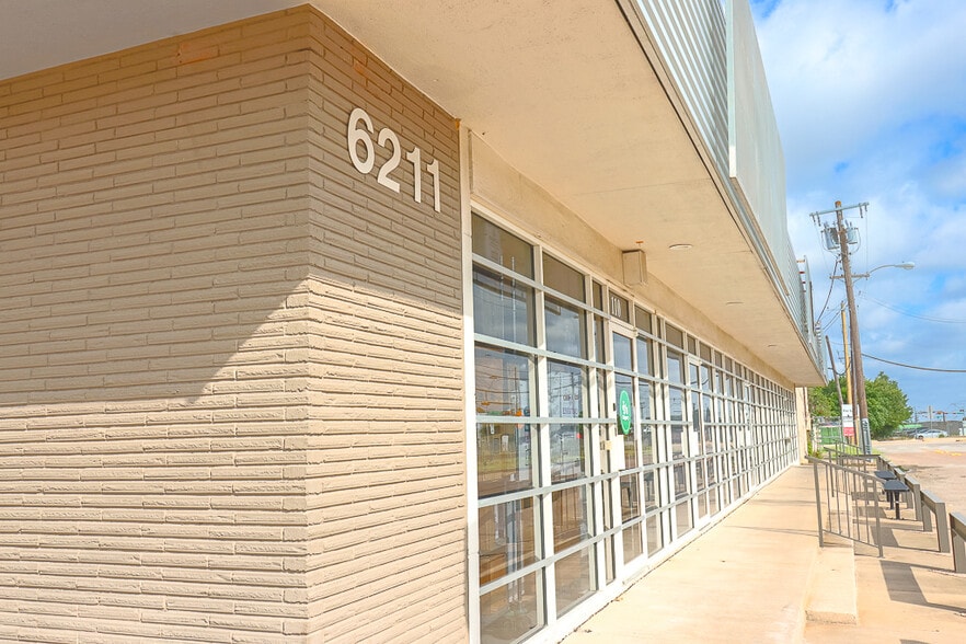 More Photos Of 6211 Owens St, Dallas Restaurant For Lease