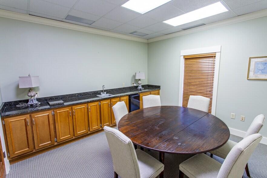 More Photos Of 1111 Hillcrest Rd, Mobile Office For Lease
