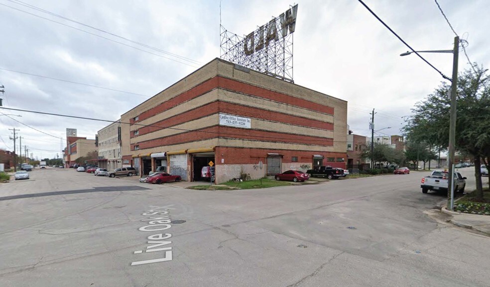 More Photos Of 812 Live Oak St, Houston Office For Sale