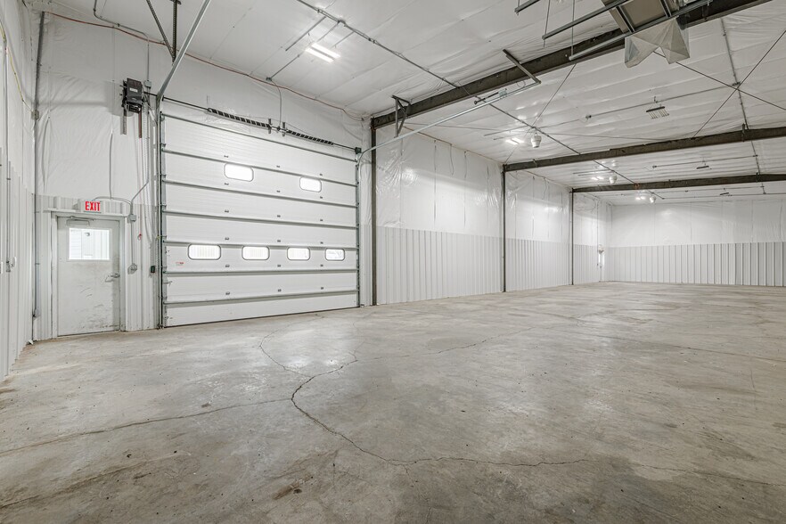 More Photos Of 1715 W Commerce Dr, Marshall Service For Sale