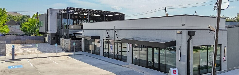 More Photos Of 606 Dennis St, Houston Storefront For Sale