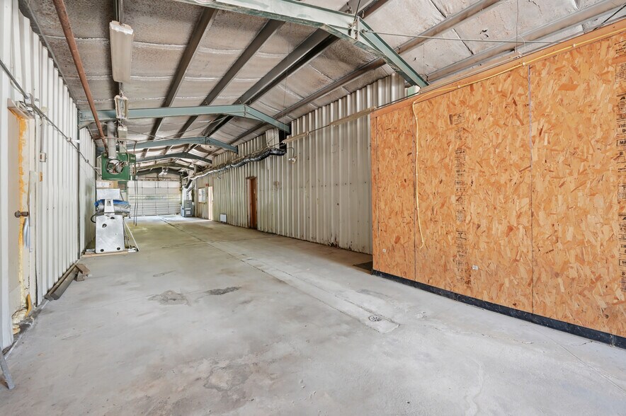 More Photos Of 3433 Sharon Rd, West Middlesex Warehouse For Sale