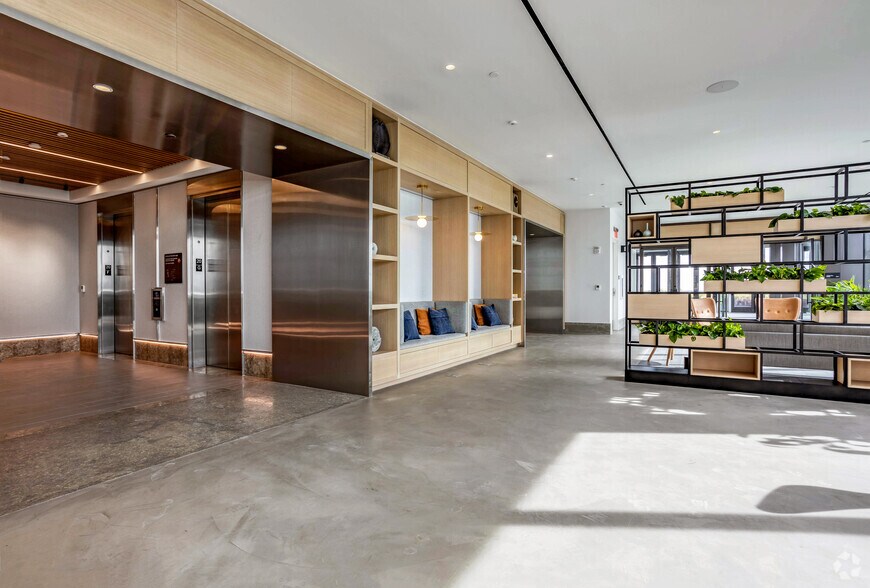 More Photos Of 1001 Water St, Tampa Office For Lease