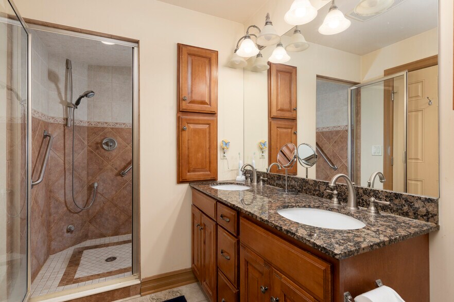 More Photos Of 860 Union Rd, West Seneca Office Residential For Sale